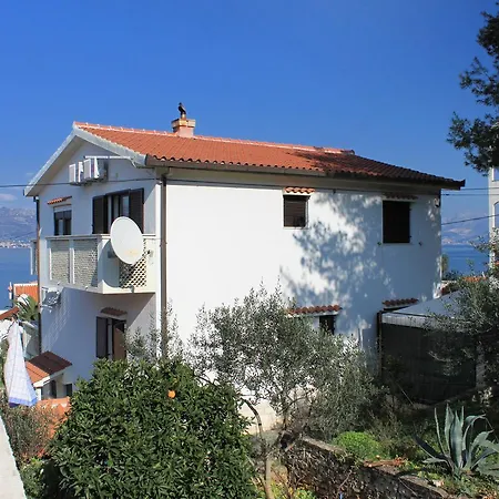 Studio Slatine 9453b טרוגיר